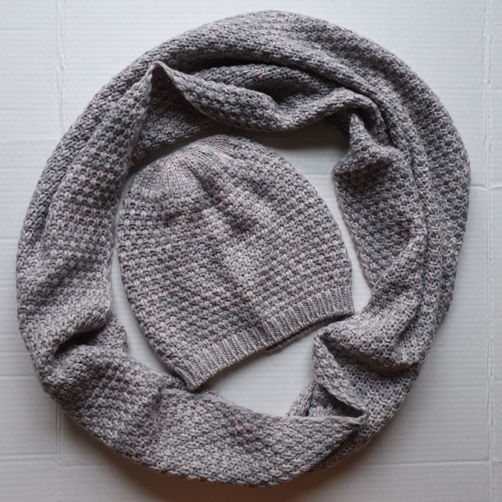 Jessica Simpson Matching Grey & Pink Knit Infinity Scarf & Beanie Set Sz OS - Picture 5 of 15